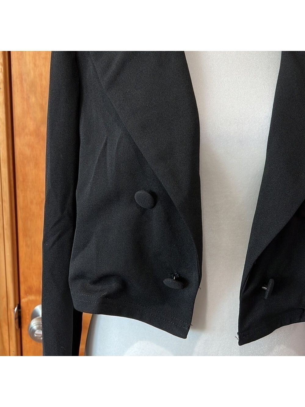 Open Front Black Cropped Blazer Women's Size 6 - Picture 2 of 6